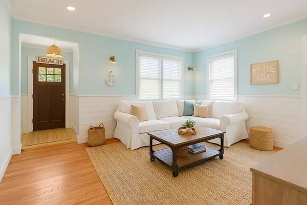 Huntington, NY 11743,65 Bayview DR