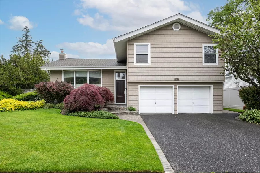 38 Fountain LN, Jericho, NY 11753