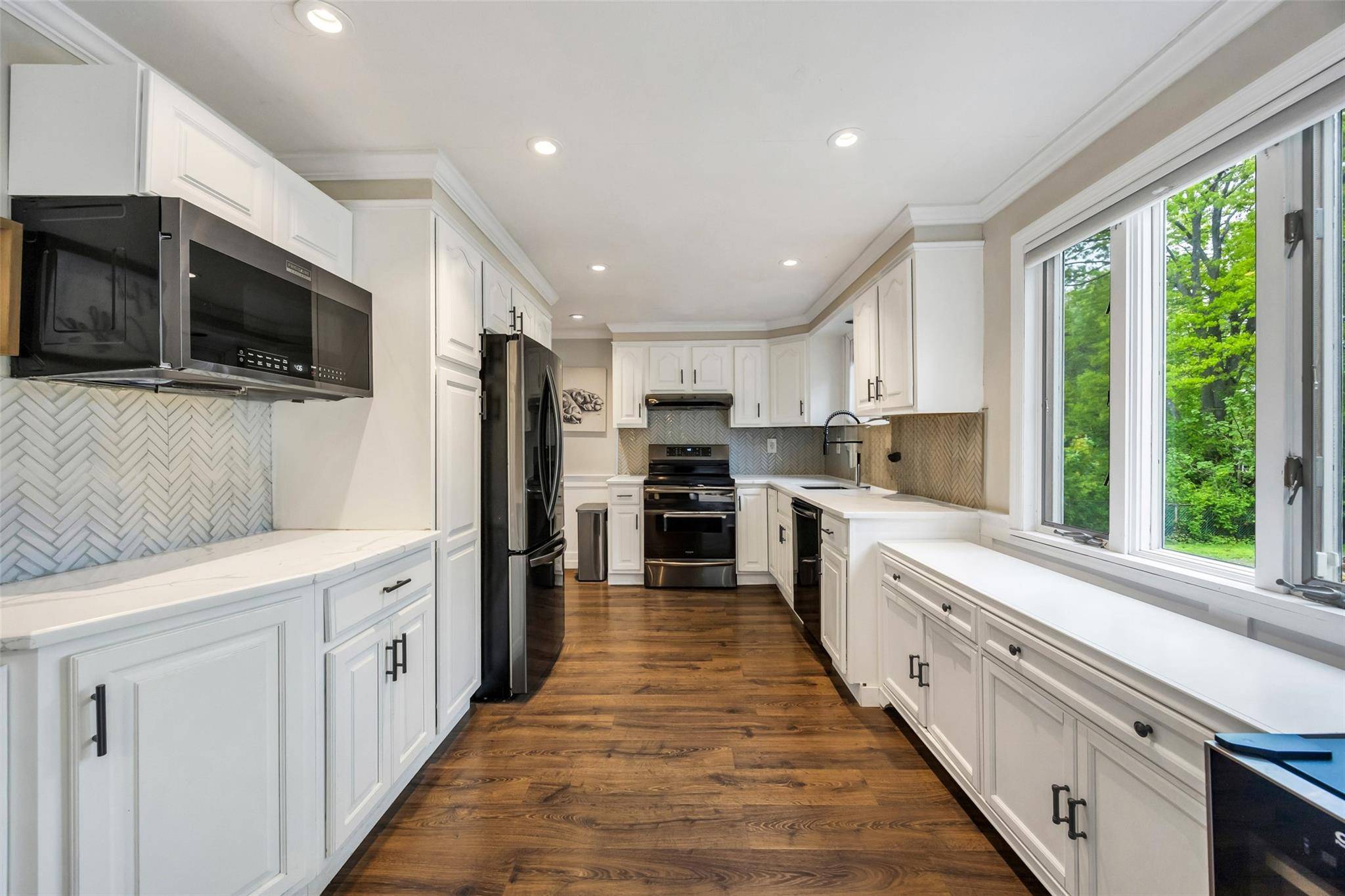 Ronkonkoma, NY 11779,327 Peconic ST