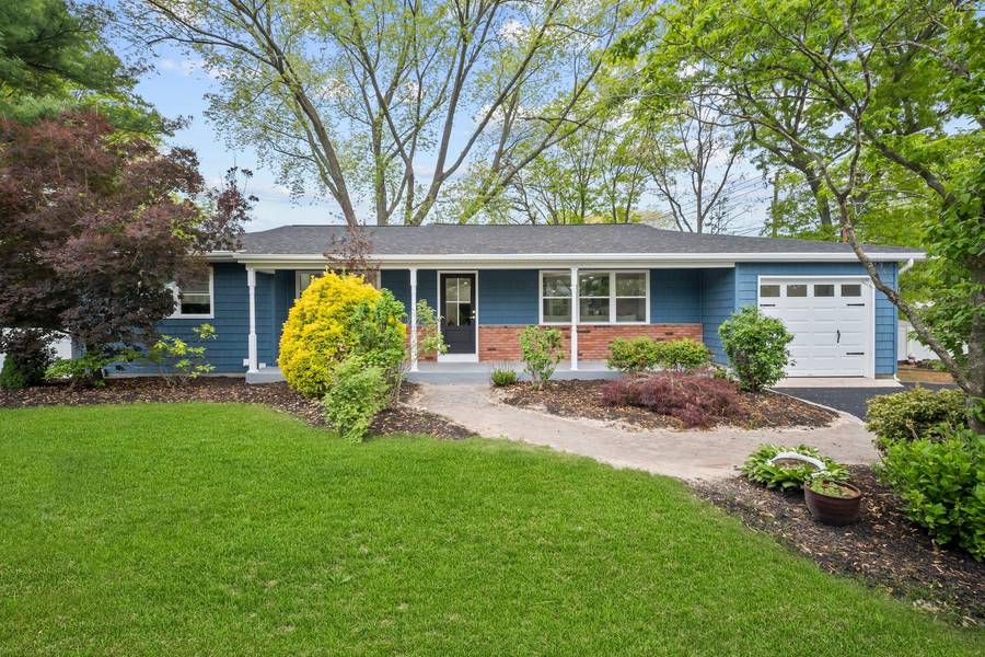 16 Smith ST, Nesconset, NY 11767