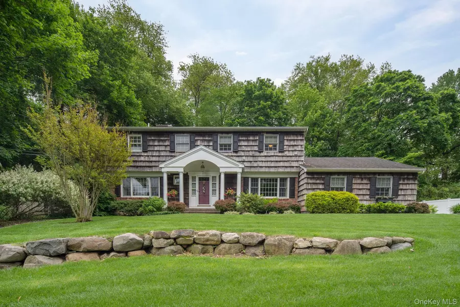 322 West Hills RD, Huntington, NY 11743