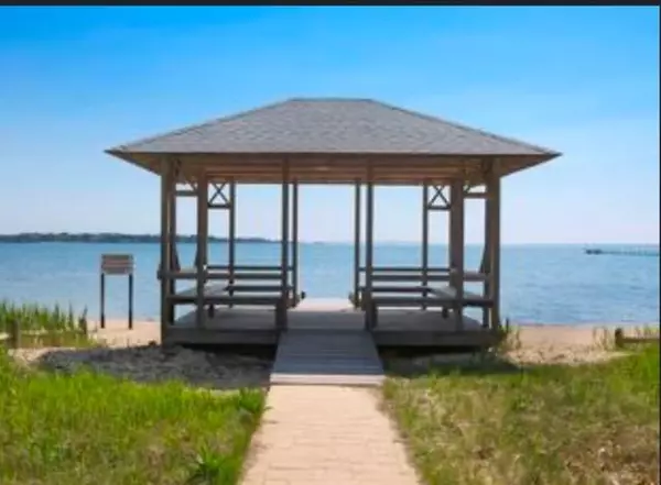 East Quogue, NY 11942,4 Woodfield AVE