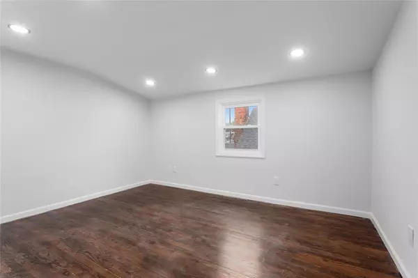 Elmont, NY 11003,45 Warwick RD