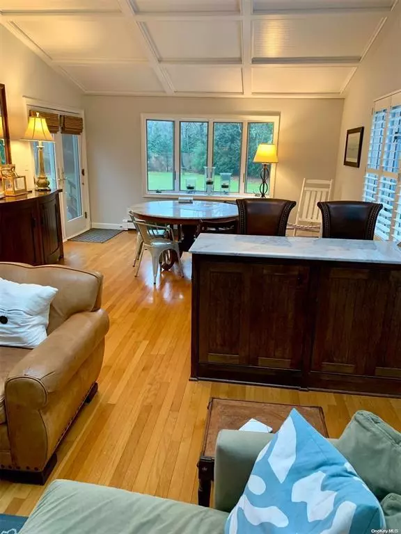 Hampton Bays, NY 11946,6 Lynn CT