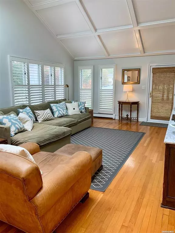 Hampton Bays, NY 11946,6 Lynn CT