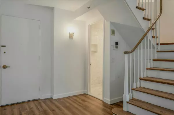 Garden City, NY 11530,100 Hilton AVE #M9