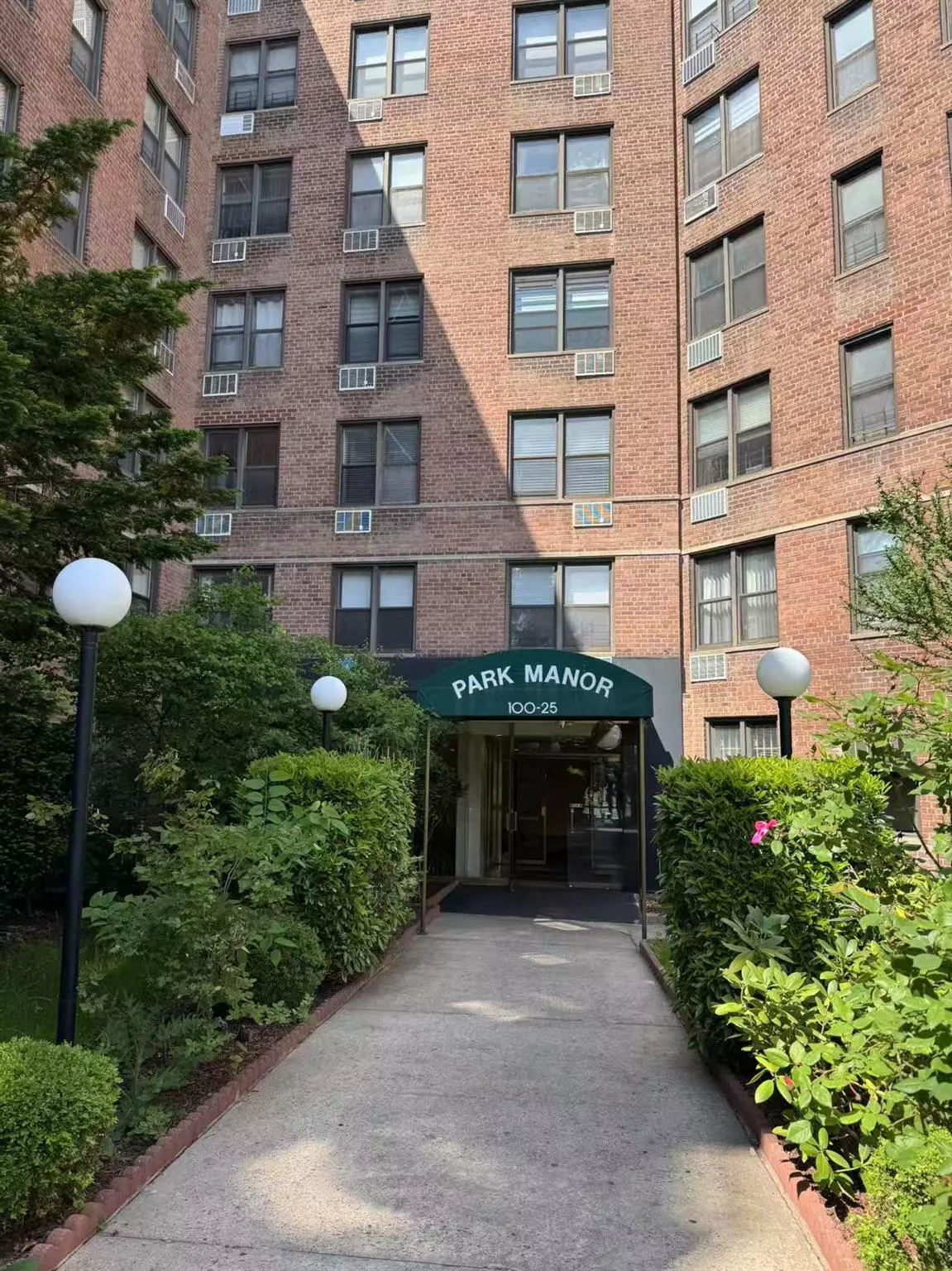 Forest Hills, NY 11375,100-25 Queens BLVD #4D