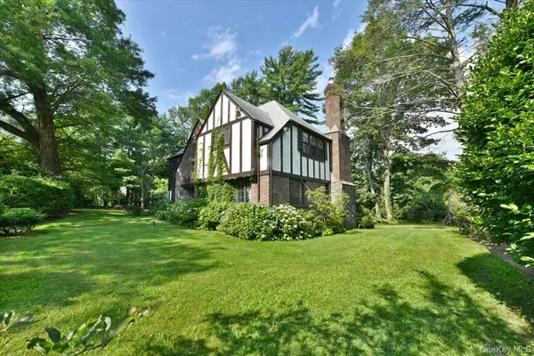 Great Neck, NY 11021,1 Linford RD