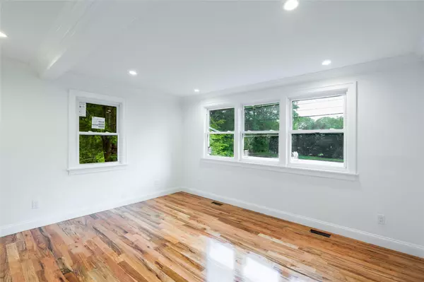 Manorville, NY 11949,381 Wading River RD
