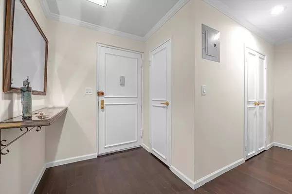 Hewlett, NY 11557,1390 Broadway #107