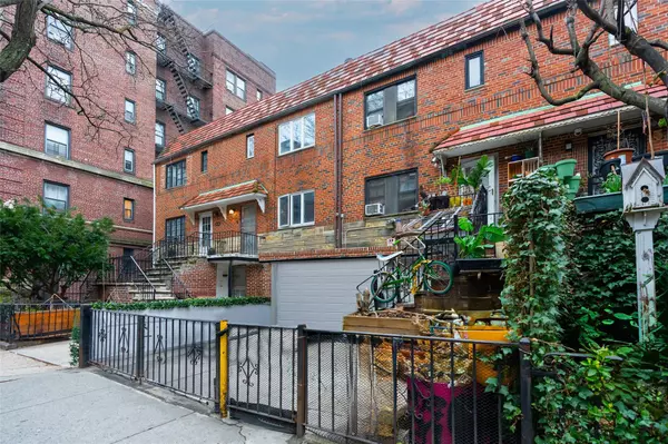 Jackson Heights, NY 11372,3550 84th ST