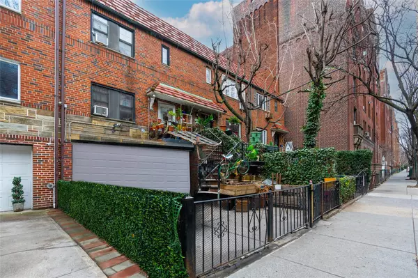 Jackson Heights, NY 11372,3550 84th ST