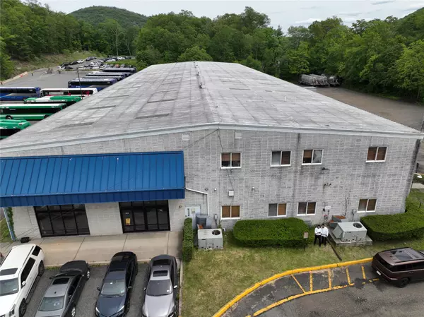 Hillburn, NY 10931,230 Route 17