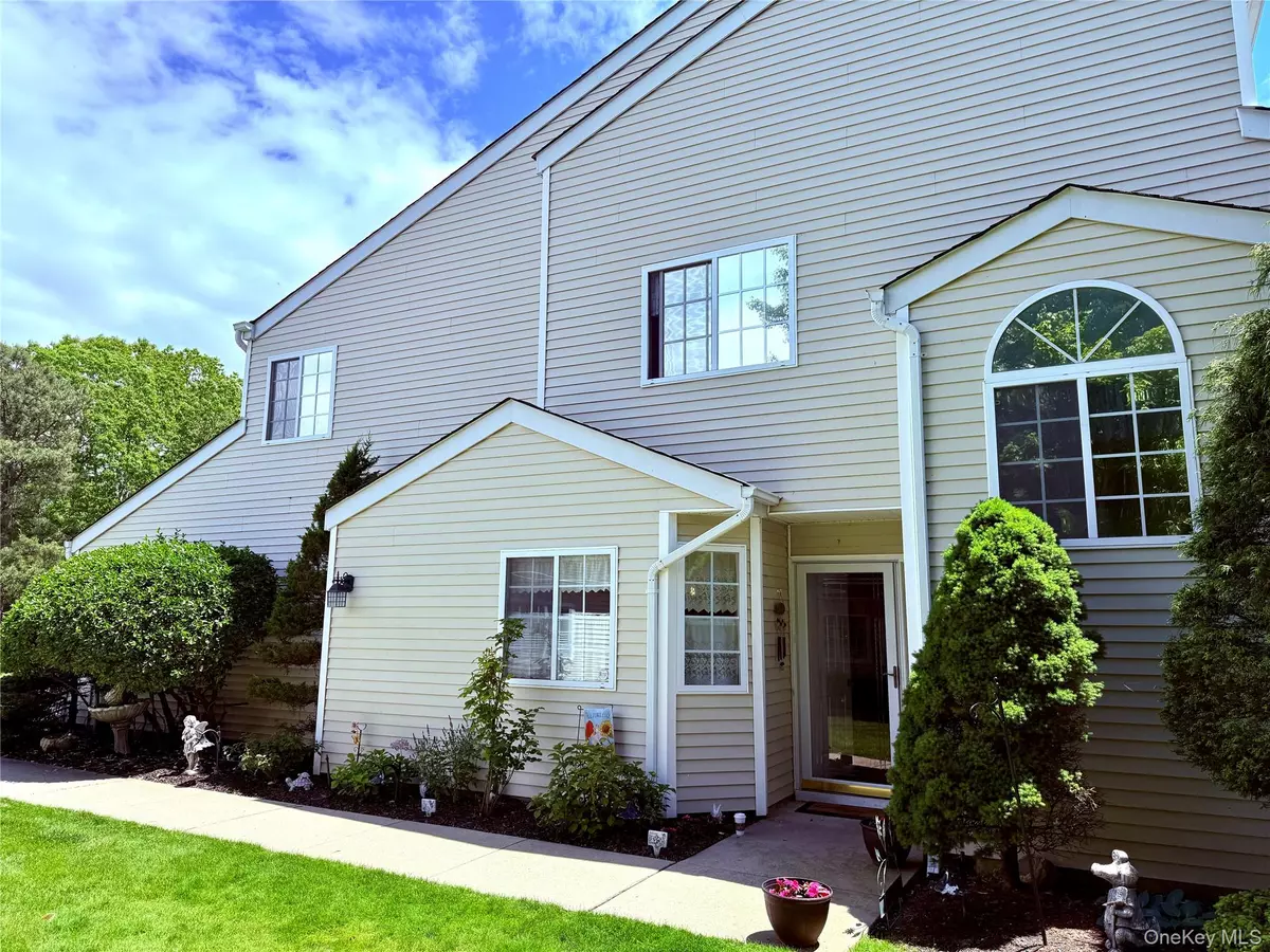 Manorville, NY 11949,186 Gothic CIR