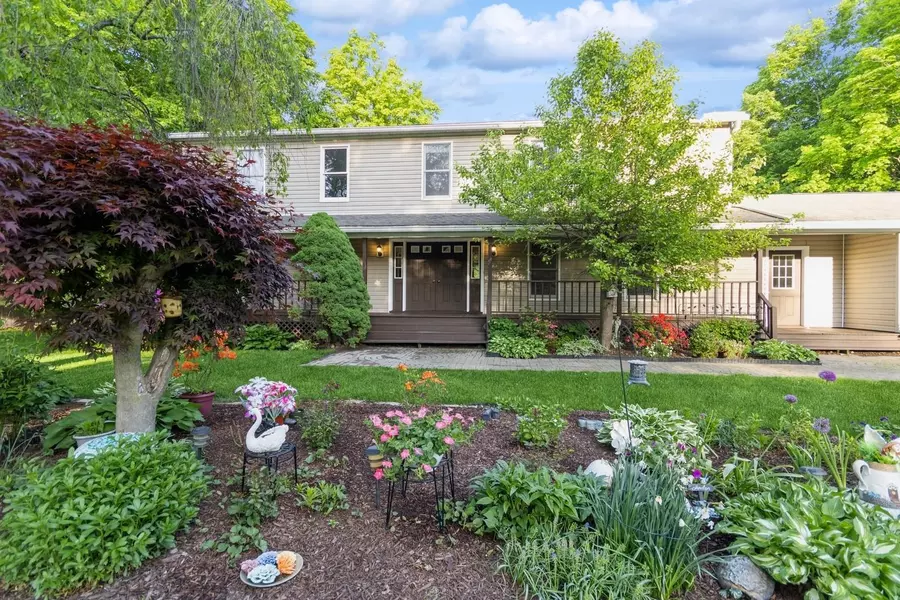 18 Lockhart LN, Highland, NY 12528