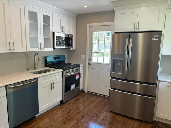 Bay Shore, NY 11706,14 Chenango DR