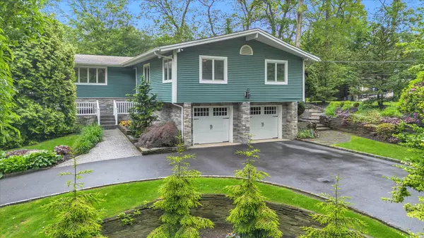 Melville, NY 11747,7 Tuxedo DR