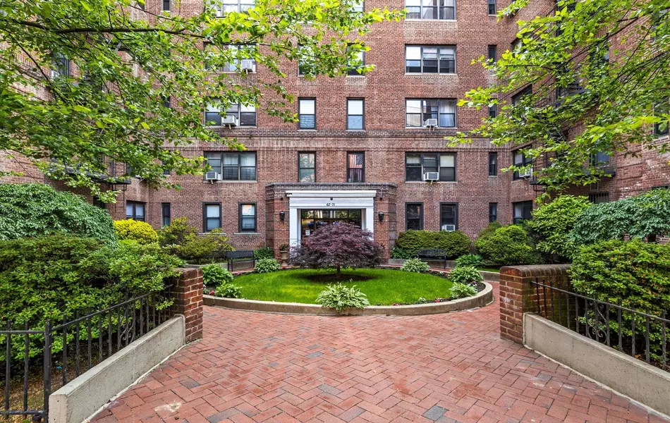 67-71 Yellowstone Boulevard #3-L, Forest Hills, NY 11375