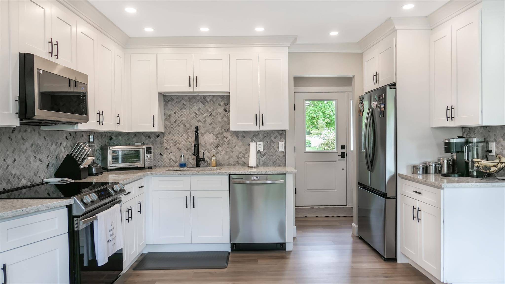 Bellport, NY 11713,11 Susan DR