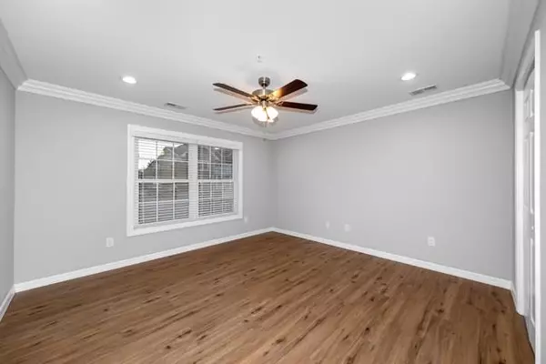 Holbrook, NY 11741,2200 Dolphin LN #616