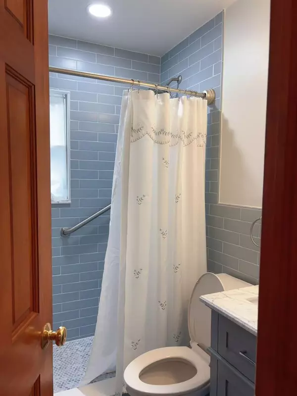 East Meadow, NY 11554,2090 Post ST