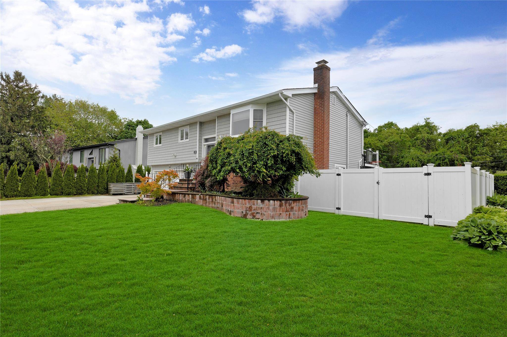Bethpage, NY 11714,23 Evelyn DR