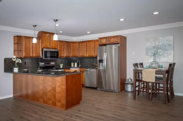 Holbrook, NY 11741,2200 Dolphin LN #1203