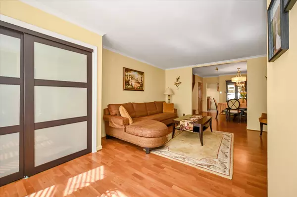 Bayside, NY 11361,32-37 200th ST