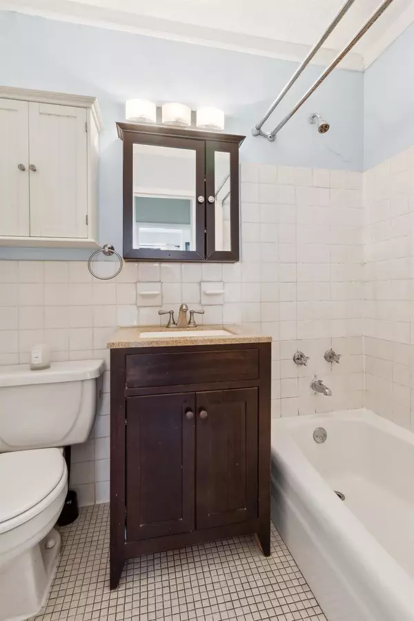 Woodside, NY 11377,39-60 54th ST #3B