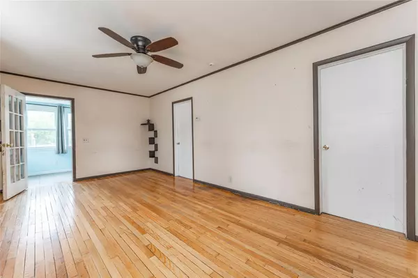 Hicksville, NY 11801,47 Harding AVE