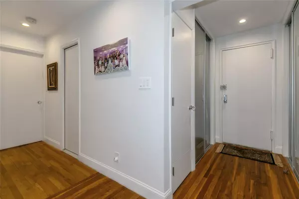 Great Neck, NY 11021,195 S Middle Neck RD #2 H