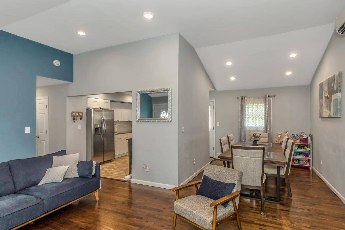 Wyandanch, NY 11798,51 Andrews AVE