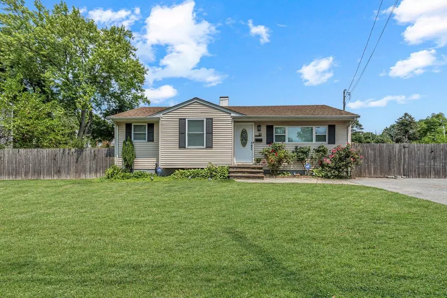 51 Andrews AVE, Wyandanch, NY 11798