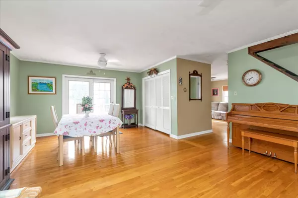 East Rockaway, NY 11518,26 Wellfleet RD