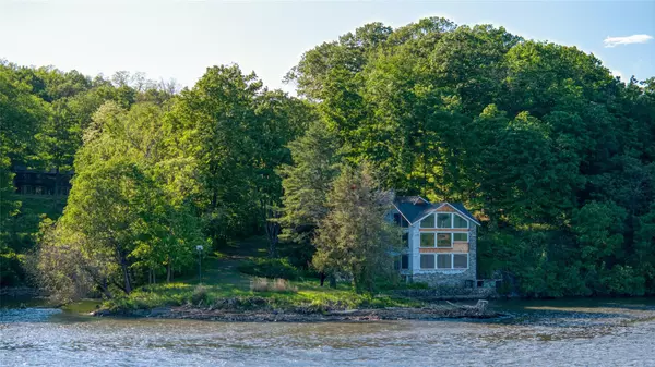 West Park, NY 12429,70 Floyd Ackert RD