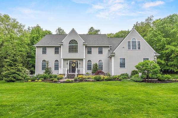 56 Londonderry LN, Somers, NY 10589