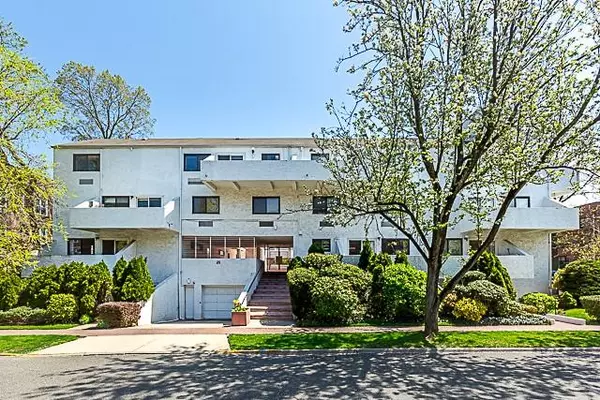 Great Neck, NY 11021,21 Canterbury RD #0