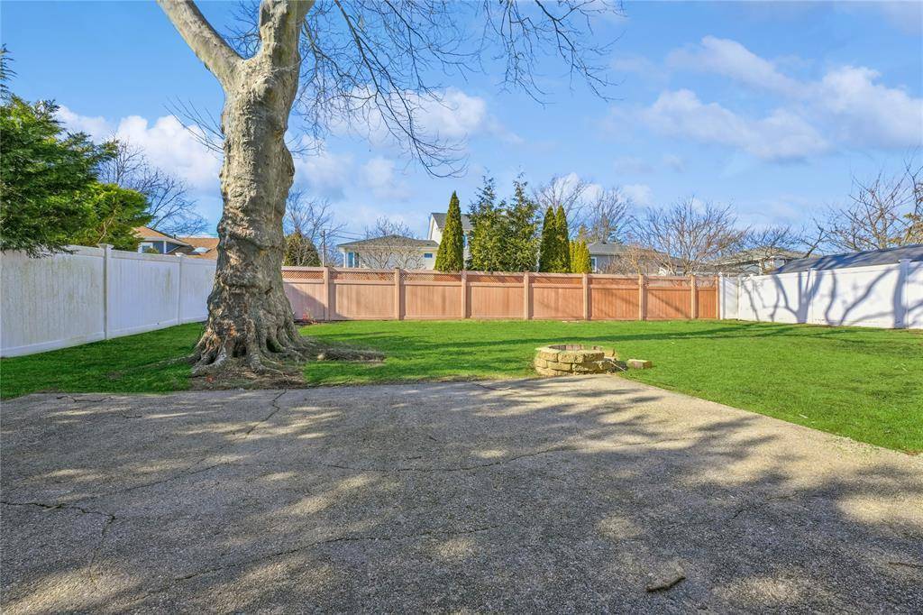 Bellmore, NY 11710,1841 A Decatur AVE