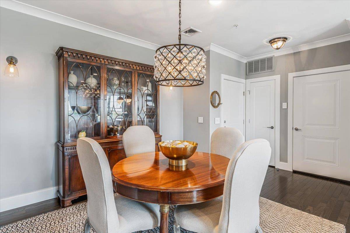East Rockaway, NY 11518,225 Marina Pointe DR #225