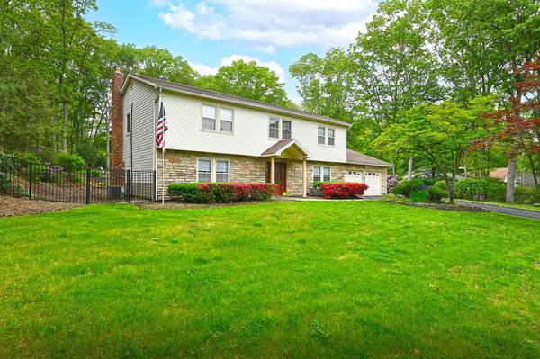 Dix Hills, NY 11746,112 Stonehurst LN