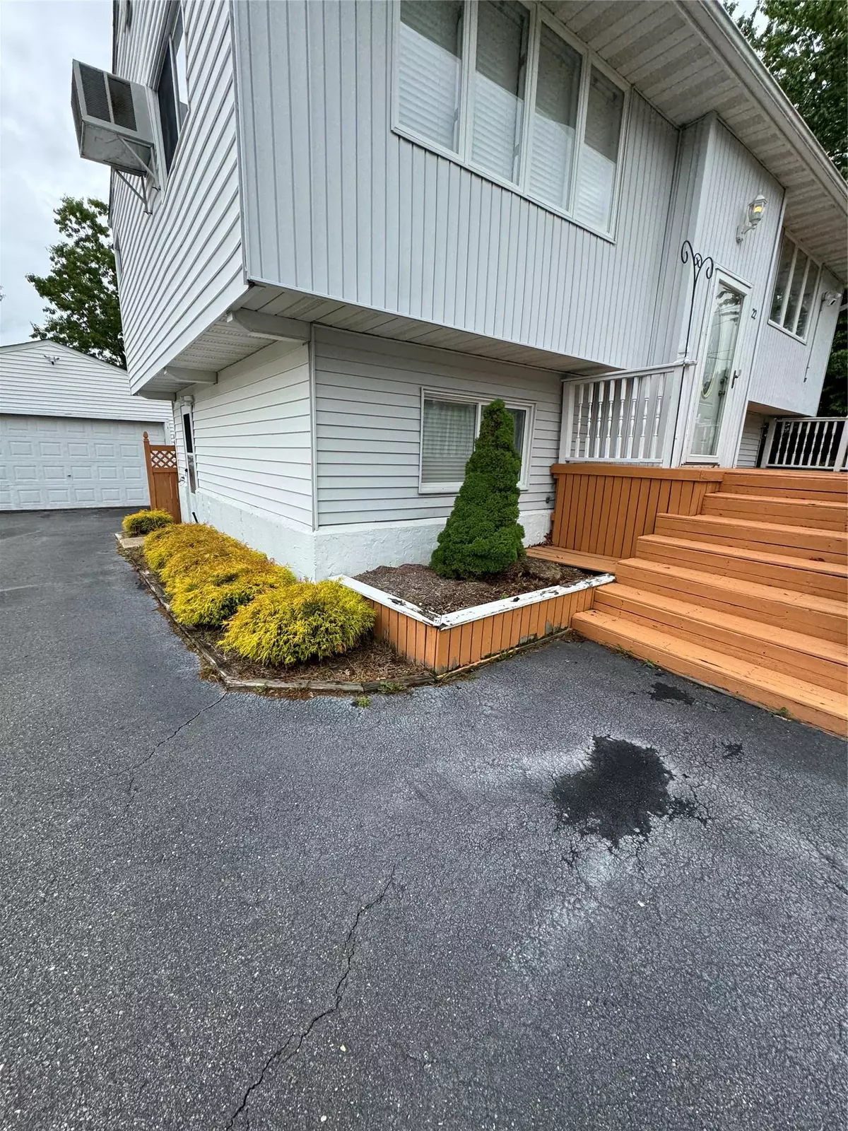 Selden, NY 11784,22 Salem LN