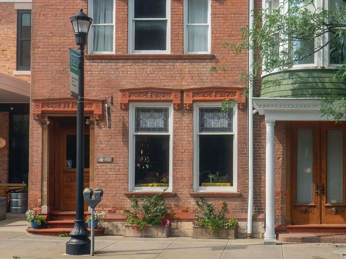 Hudson, NY 12534,447 Warren ST