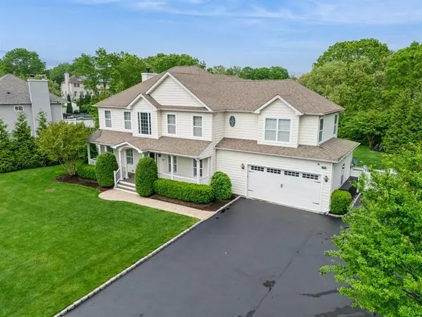 38 Savanna CIR, Mount Sinai, NY 11766