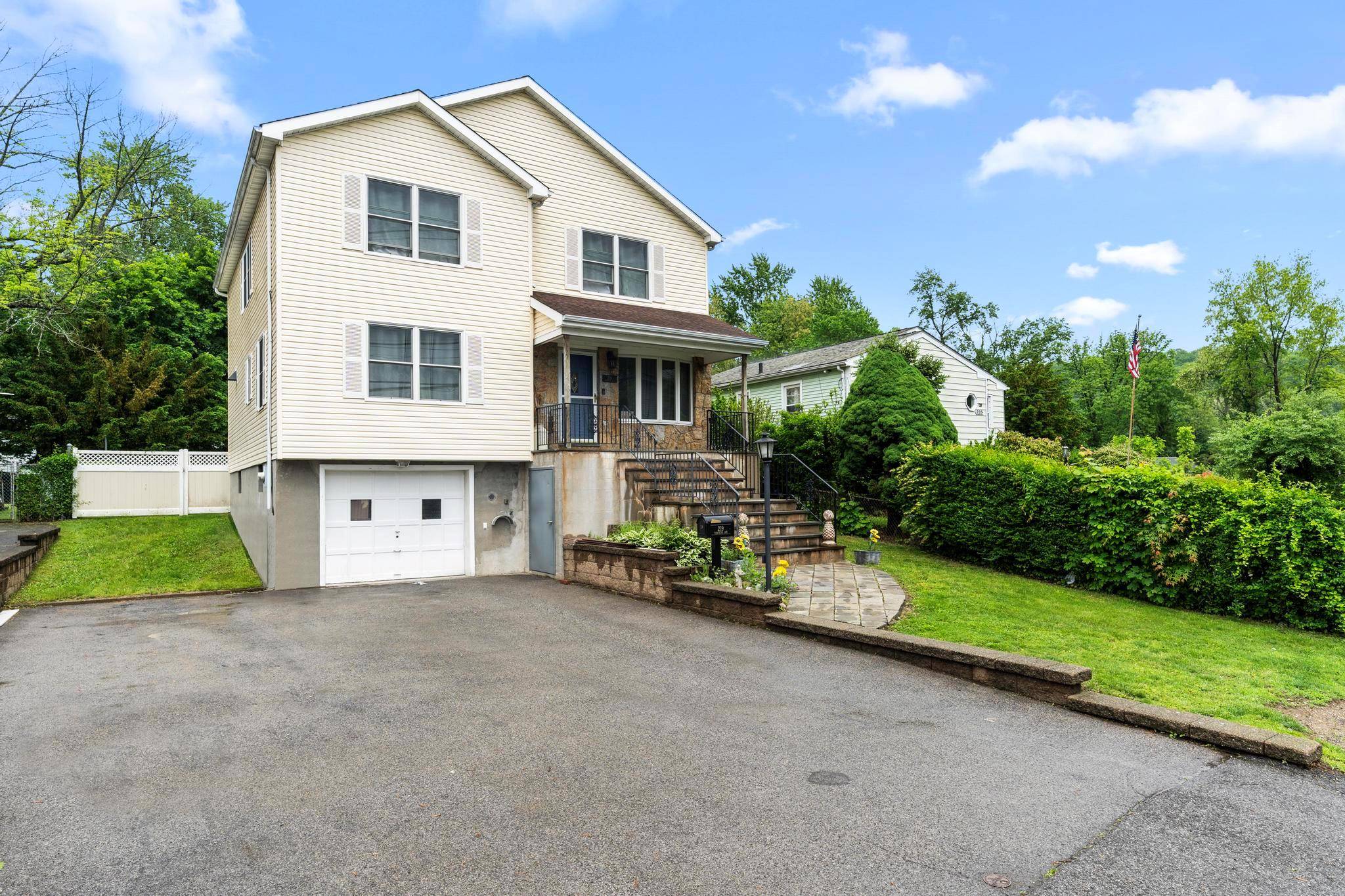 Yonkers, NY 10703,219 Tompkins AVE