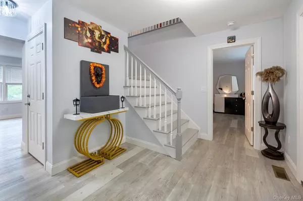 White Plains, NY 10607,5 Teramar WAY