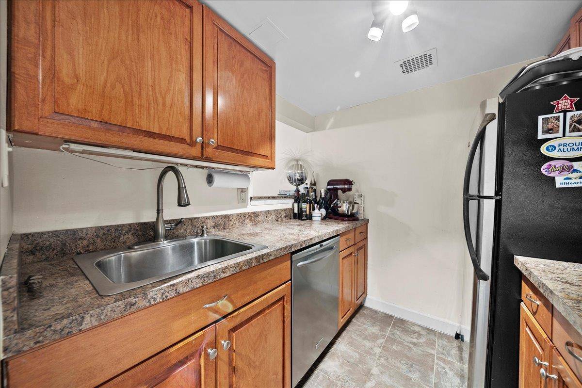 Farmingdale, NY 11735,380 Fulton ST #E3