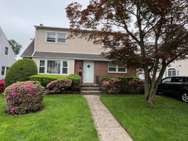 480 Pennsylvania AVE, Williston Park, NY 11596