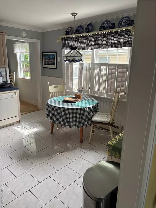 Ridge, NY 11961,190 Canterbury DR