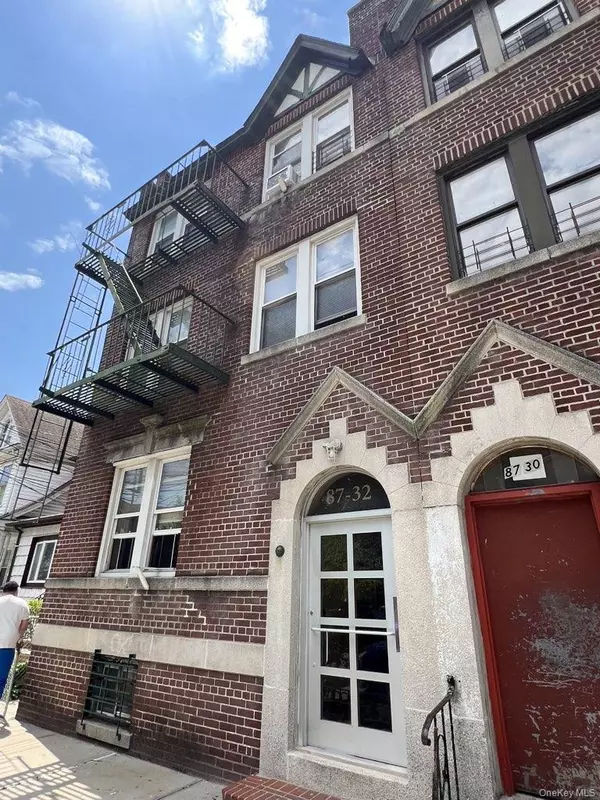 Richmond Hill North, NY 11418,87-32 114th ST