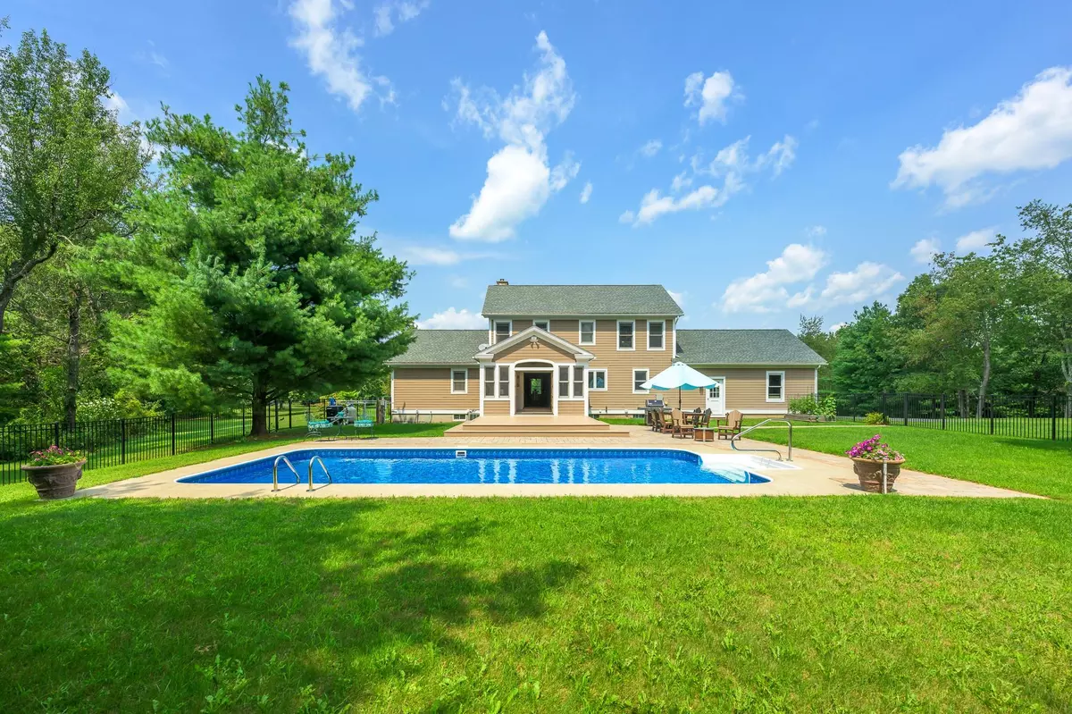 Kinderhook, NY 12106,33 Wildflower Road